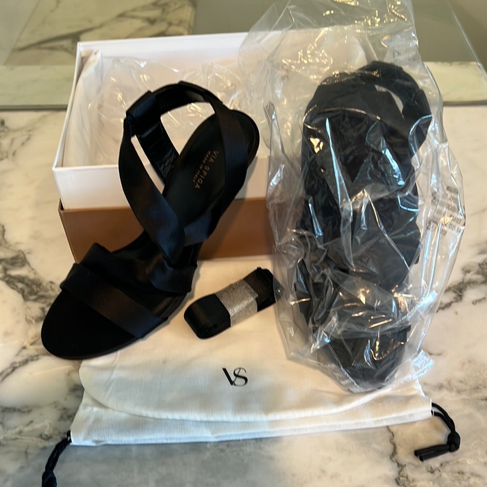 NWT Jett black satin VIA SPIGA stiletto heel, with ribbon ankle tie size 8